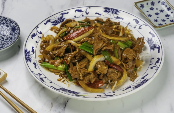 Stir-Fried Shredded Beef with Green Onions and Dried Chilies